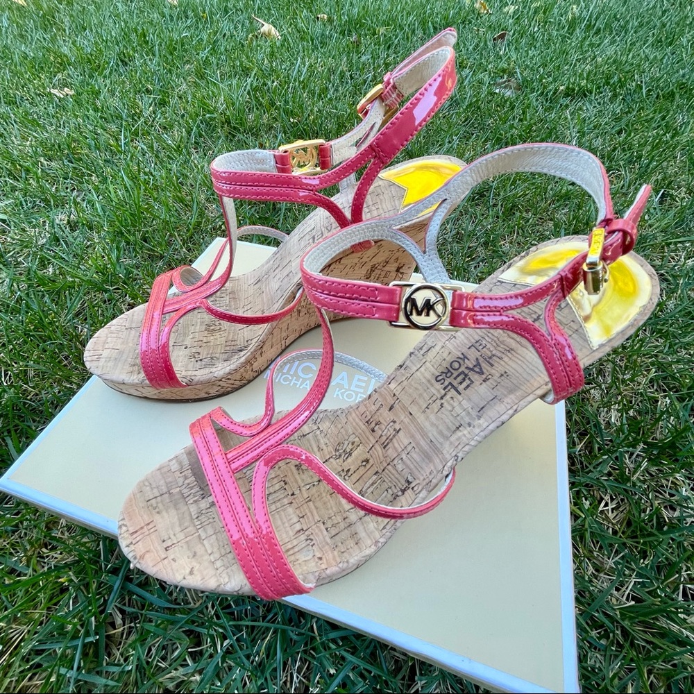 MK strappy wedges 🍉